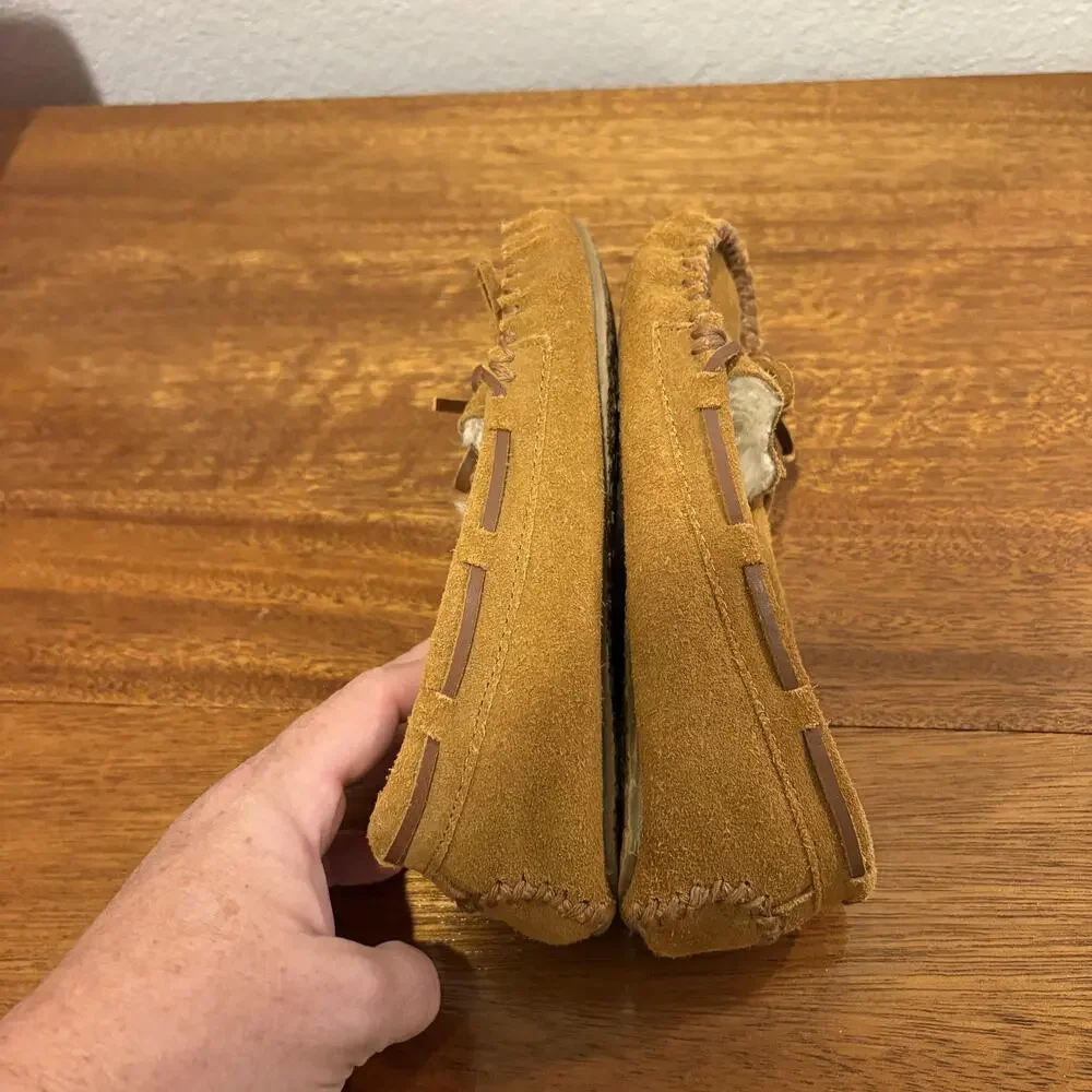 Minnetonka Slippers Youth Size‎ 2 Tan Suede Moccasin Faux Fur Lined Bow 4811